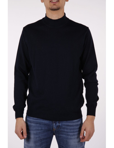 Chandra man turtleneck