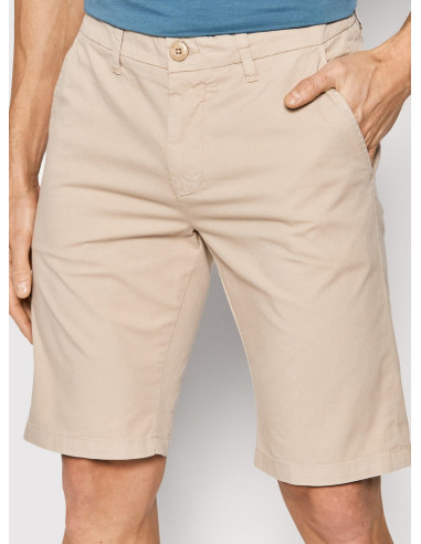 Hombre de las Bermudas Myron Guess